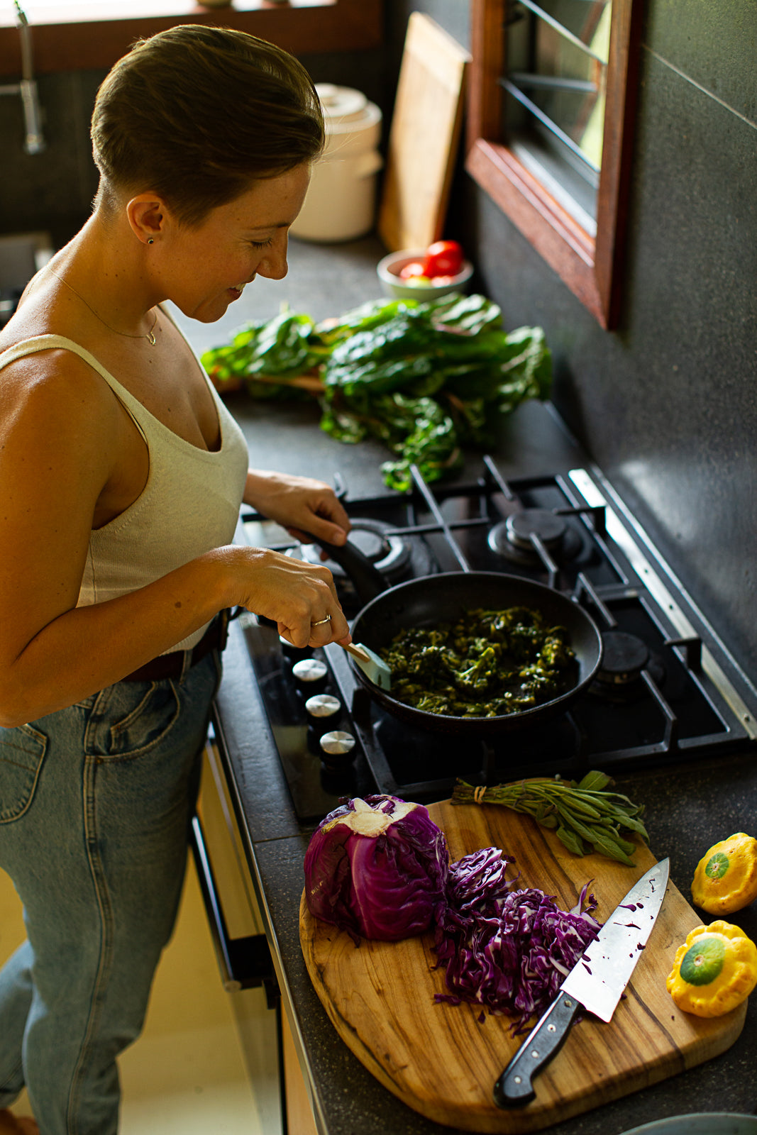 Jadine Hanys, an australian based professional nutritionist making a healthy meal full of nutritious ingredients.